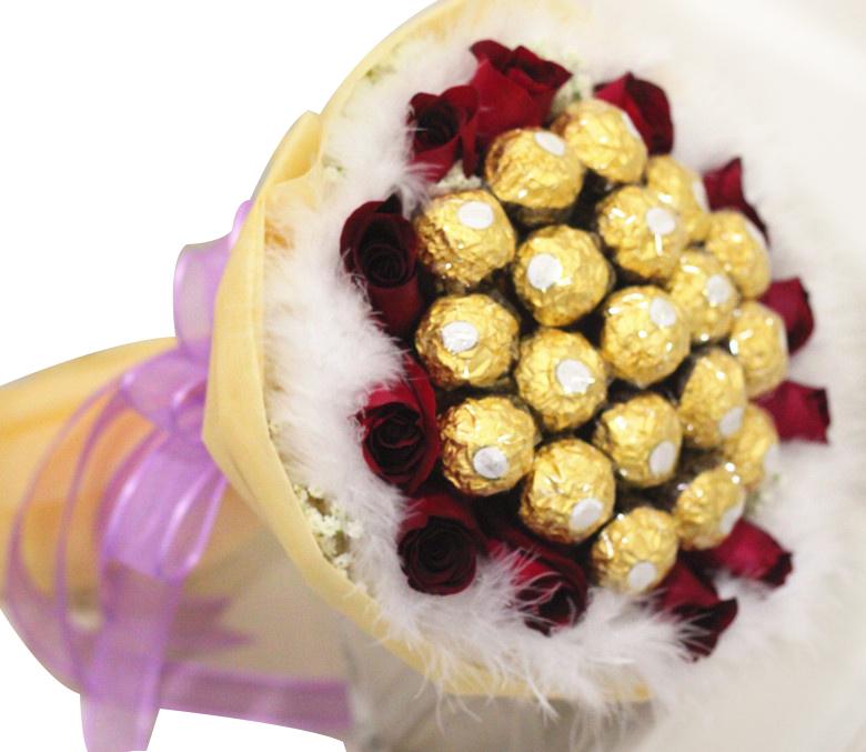 Splendid Valentine Chocolate Bouquet