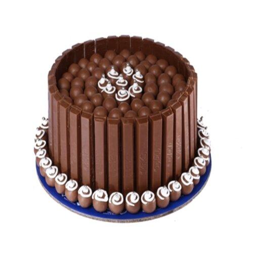 KitKat Shots Mingle Cake