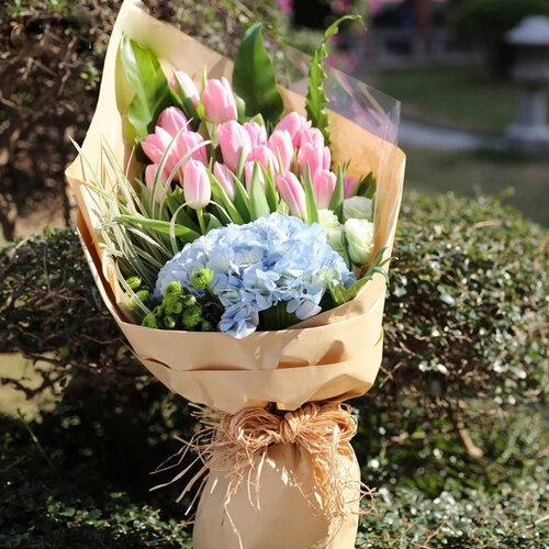 Chic Flick Tulip Flower