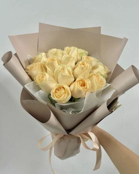 15 White Rose Bouquet