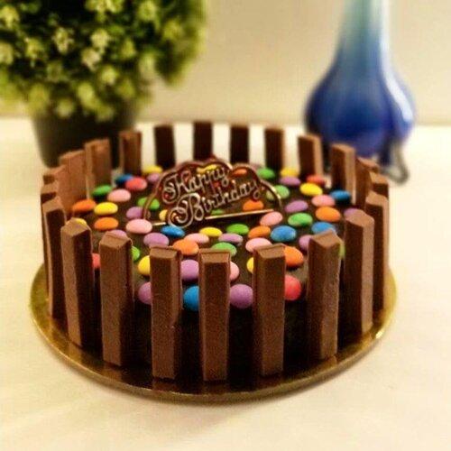 Amusing KitKat Delight Cake